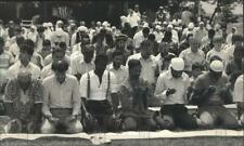 1987 Press Photo Milwaukee Muslims Prayed During Service In Pere Marquette Park