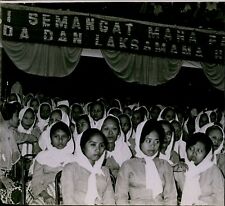 GA13 1965 Original Photo MUSLIM INDONESIAN WOMEN Listen to President Sukarno