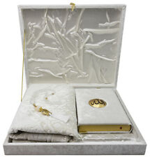 Luxury Islamic Gift Set - Velvet Box with Quran and Velvet Prayer Rug - White