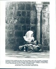 1988 Photo Moslem Woman Child Old Jerusalem Art Modern City Vintage Image