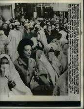 1960 Press Photo Algiers European Women Marches With Moslem During Demonstration