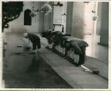 1962 Press Photo Indian Moslem Businessmen are Led in Prayer as They Face Mecca