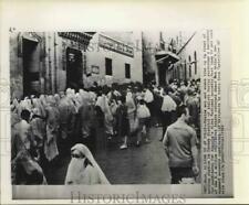 1962 Press Photo Moslem men and women line up to vote in Casbah, Algiers