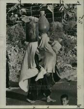 1958 Press Photo Muslim Women Carry Water Containers to a Well - noa21554