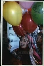 1994 Press Photo Muslim children receive balloons from Aisha Khan - mja93210